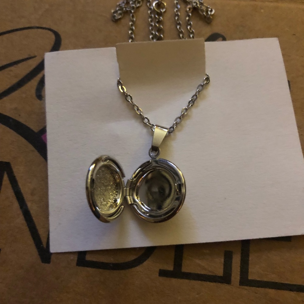 Necklace - Picture 2 of 2
